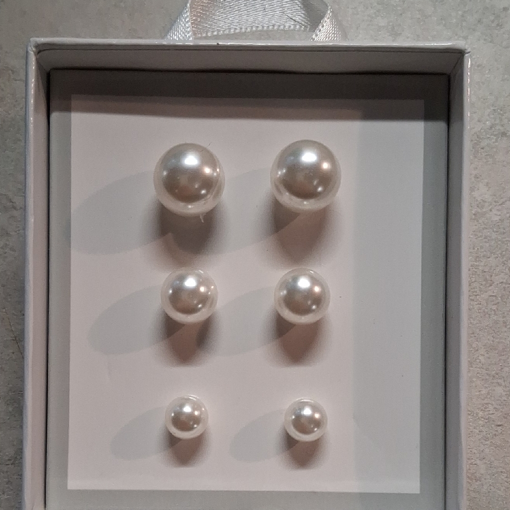 Pearl Stud Trio